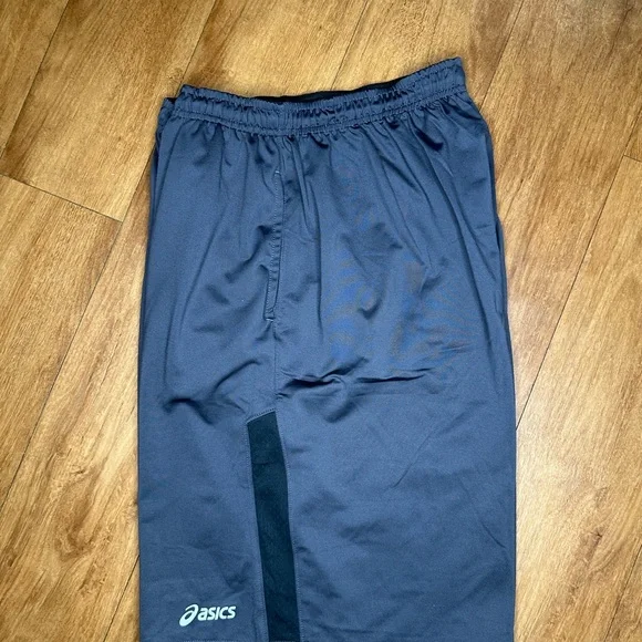 Asics Men's Gray Performance Shorts - Picture 3 of 3